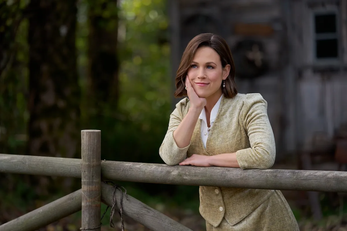 Elizabeth from 'When Calls the Heart' leaning on a fence